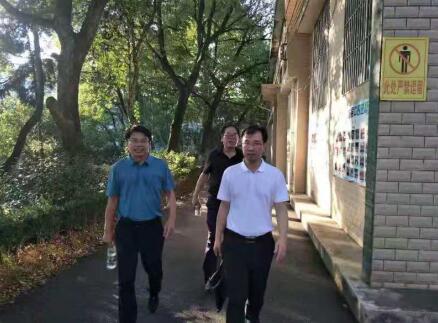 常宁市教育局党委书记王元成调研常宁市教师进修学校时强调：打造“三张名片”盛开“湘南之花”